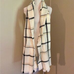 GAP Black and Cream Checkered Scarf